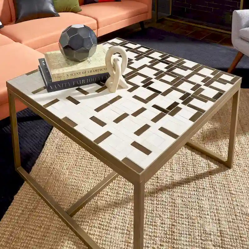 Mesa de centro con mosaico de azulejos cuadrados blancos y negros, base de metal abierta, para interior/exterior