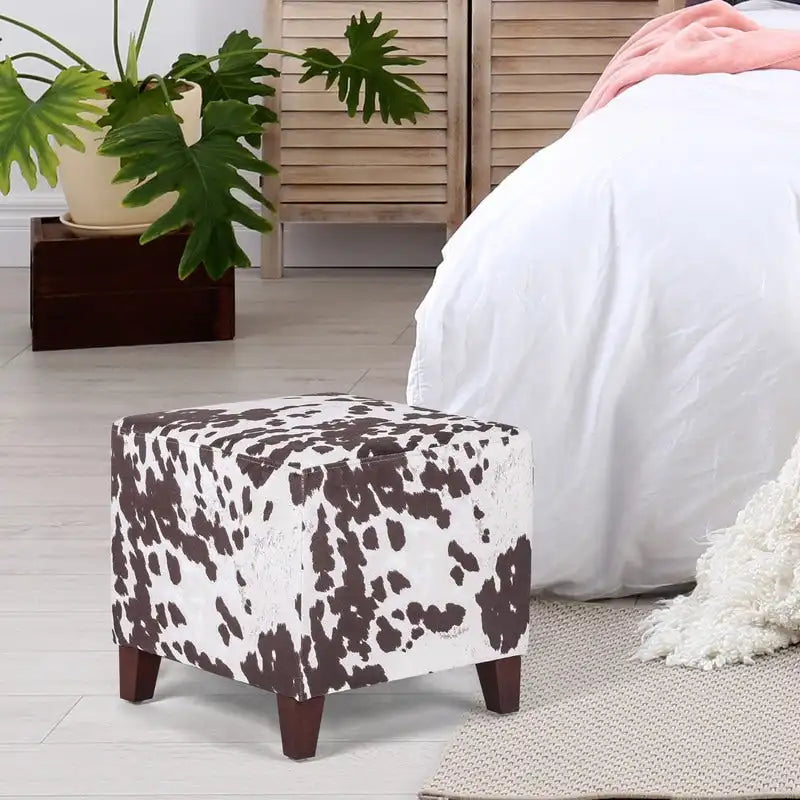 Puf cúbico con estampado de vaca, negro y marrón, reposapiés individual