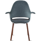 Sillón tapizado multicolor, respaldo alto, patas de nogal – Juego de 2