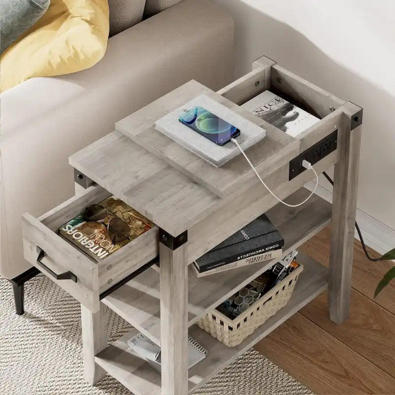 Mesa Auxiliar Angosta Gris de 3 Niveles con Tapa Abatible, Cajón y Tomas de Carga – Montaje por 1 Persona